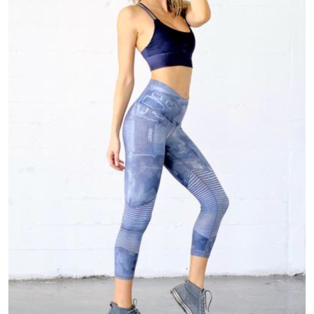 Niyama Sol beachcomber crop legging, color Gwen